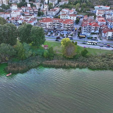Swan Lake Front Apartment Kastoria Exterior photo