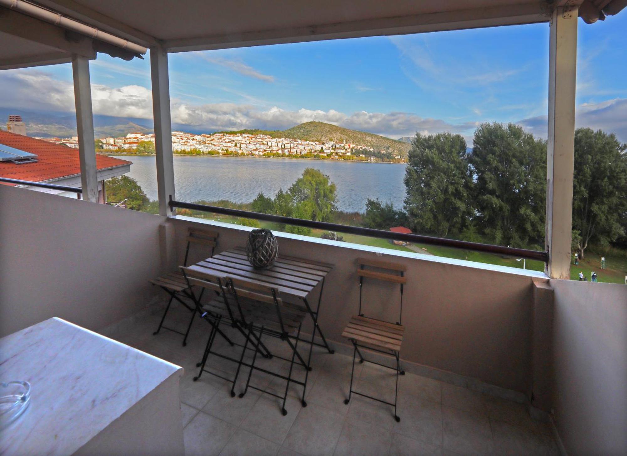 Swan Lake Front Apartment Kastoria Exterior photo